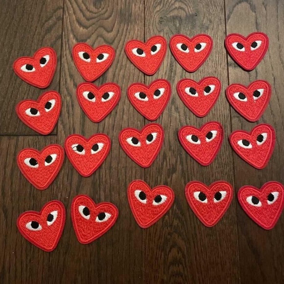 Red heart with eyes iron on - Picture 1 of 3